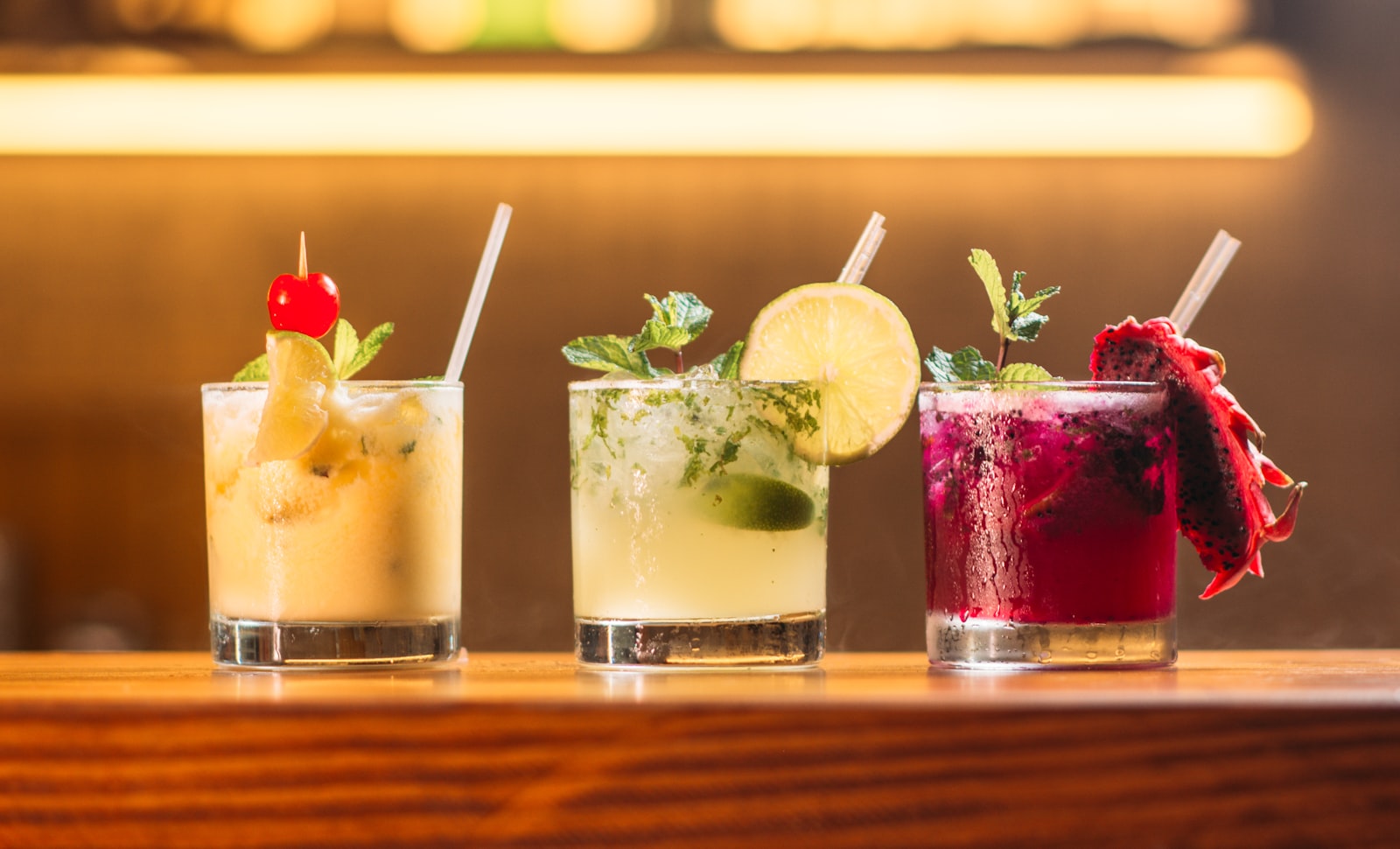 Cocktail bei warmem Licht